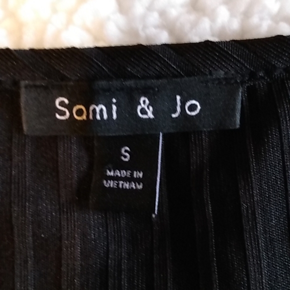Sami & Jo black ribbed blouse w/ Bell sleeves - Picture 6 of 9